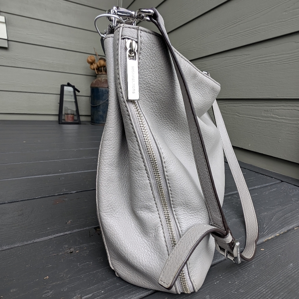 Michael Kors Large Essex Convertable Leather Bag - Picture 10 of 16